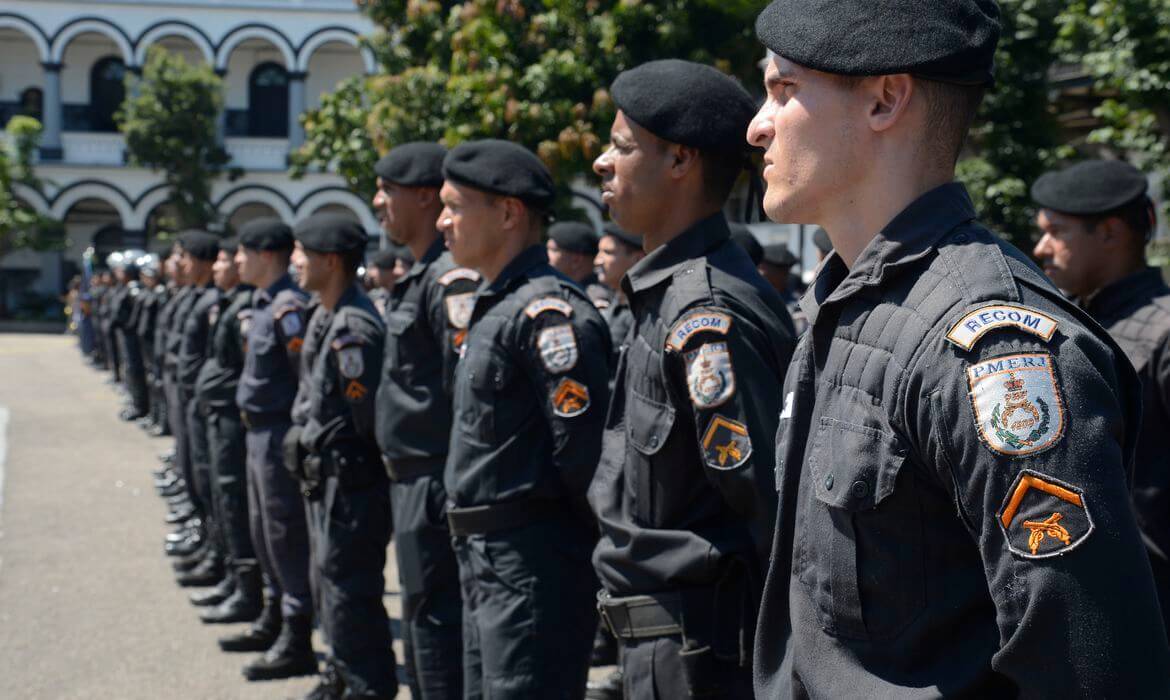Como ser policial militar no Brasil? Saiba tudo! | Folha Dirigida