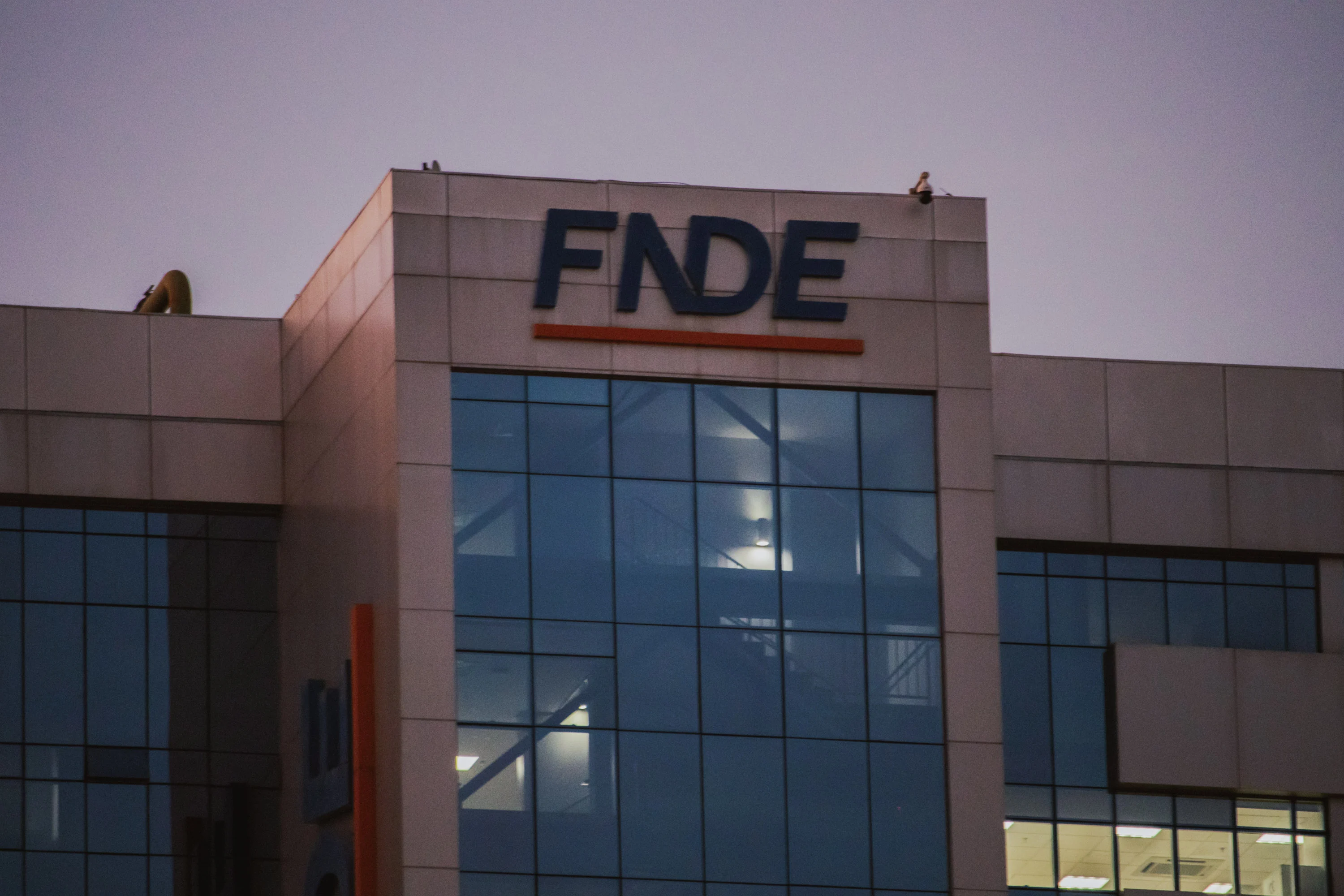 Concurso FNDE: órgão forma comissões para 99 vagas temporárias | Folha ...